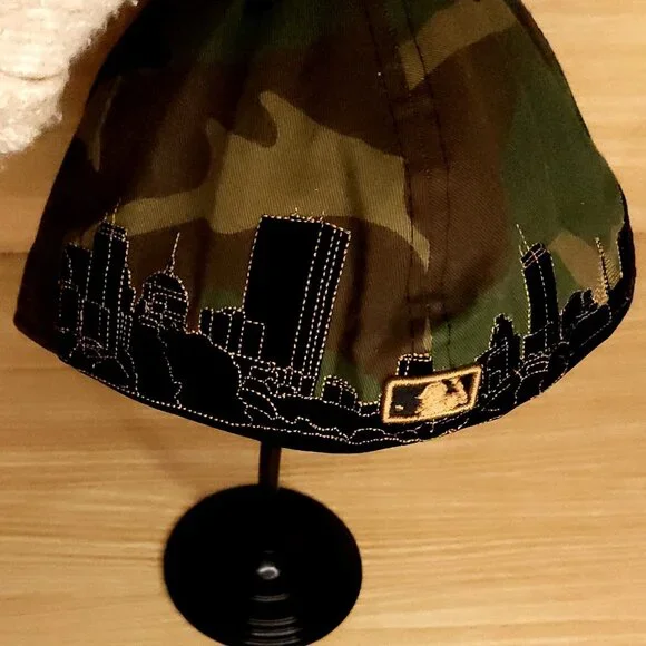 New Era Vintage Boston Red Sox Green Camouflage Velvet Embroidered Skyline Hat - Picture 2 of 11